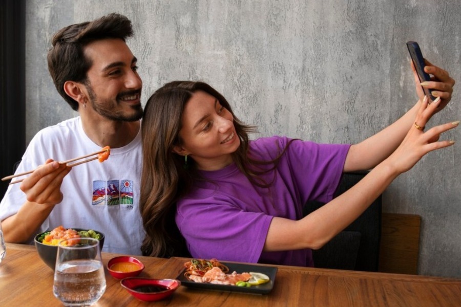 Couple having an honest conversation on a date.